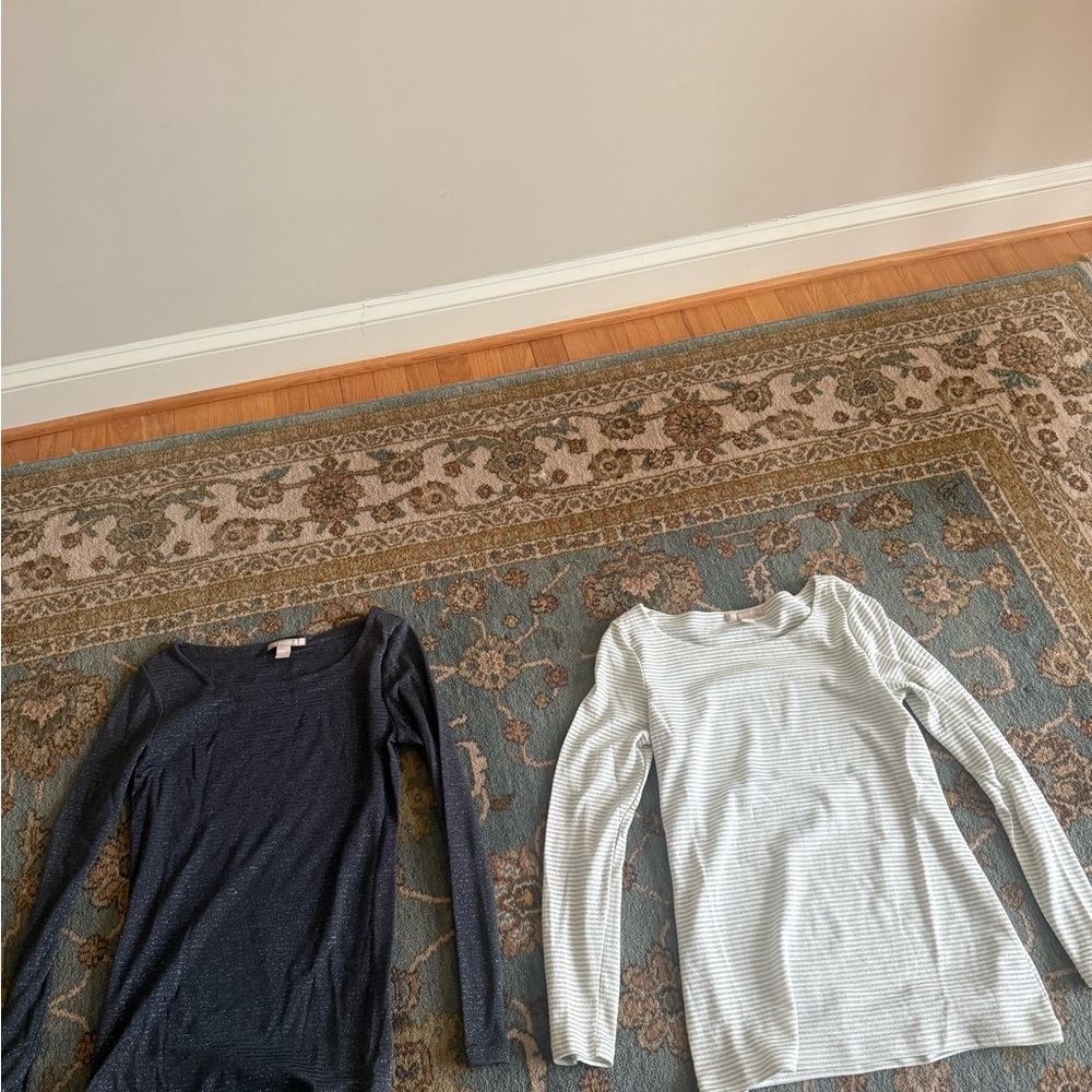 Banana Republic Black and Gray Knit Top Medium. 2 bundle